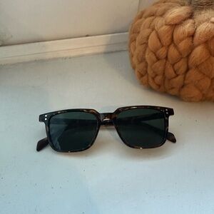 Stylish Tortoiseshell Sunglasses